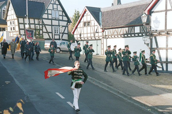 Festzug und Gefallenenehrung 2003