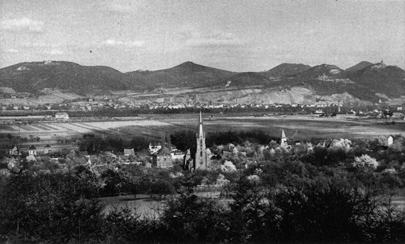 Blick über Muffendorf auf das Siebengebirge von der Cäcilienhöhe aus (nach 1910)